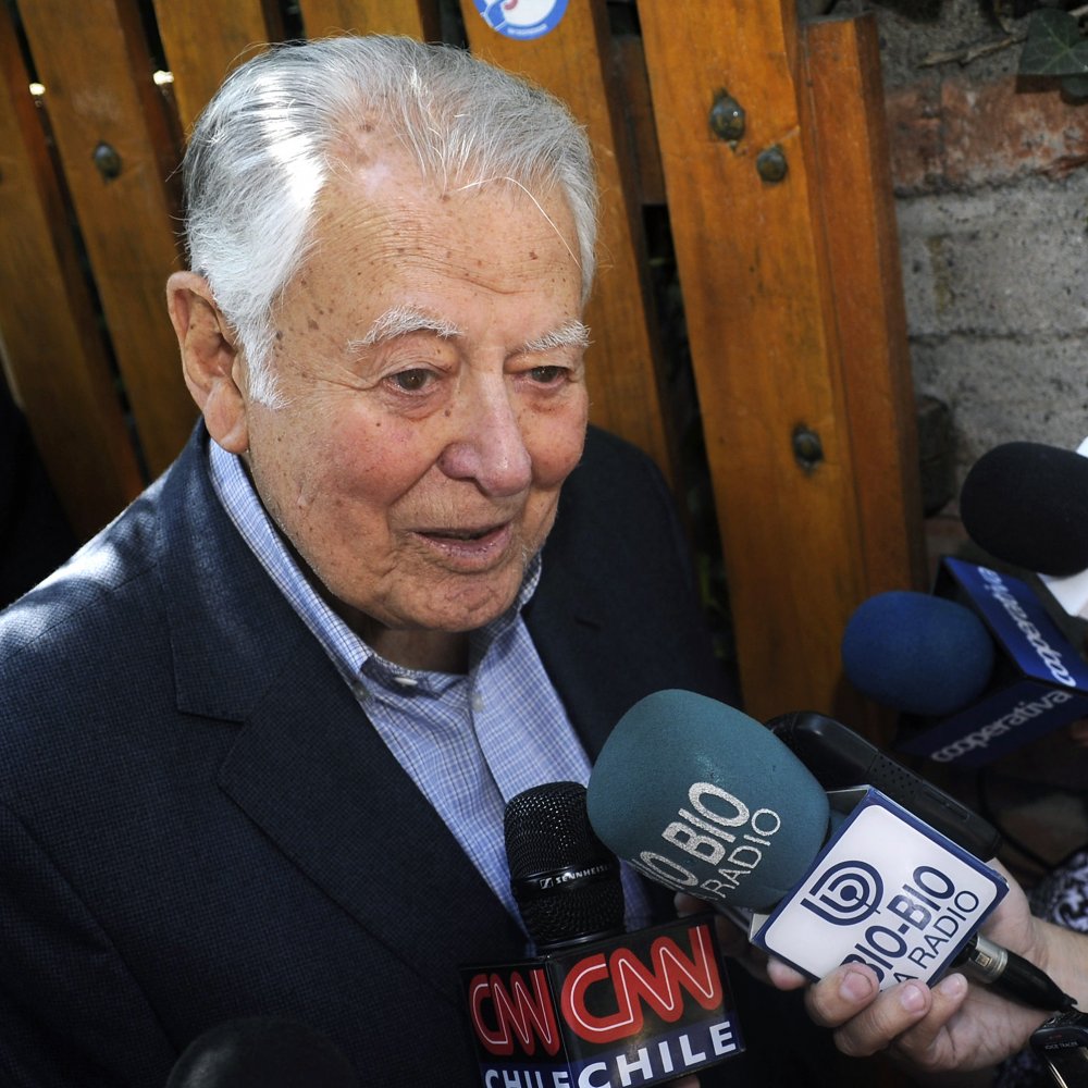 Aylwin: No me molestaría un ministro del Partido Comunista