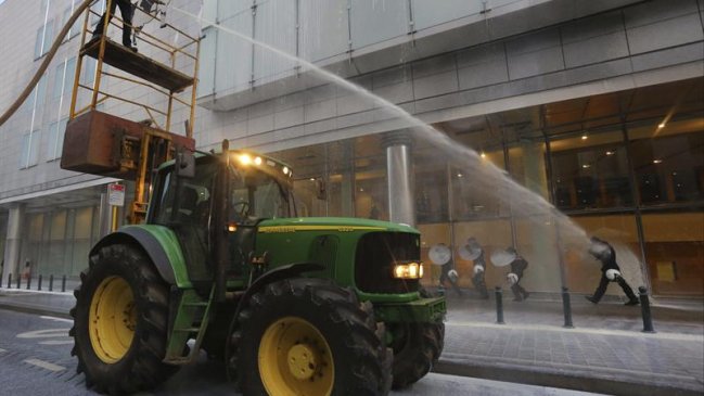 Productores europeos de leche depusieron su protesta