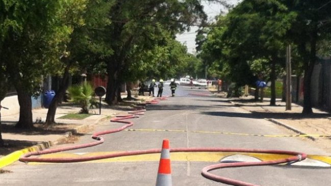 Bomberos enfrenta emergencia química en Peñalolén