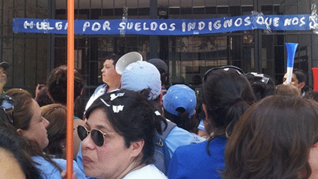 Trabajadores de Red Salud UC llegaron a acuerdo y pusieron fin a 20 días de huelga