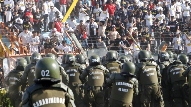 Carabineros abandonará los estadios en 2013 por cambios en Ley de Violencia