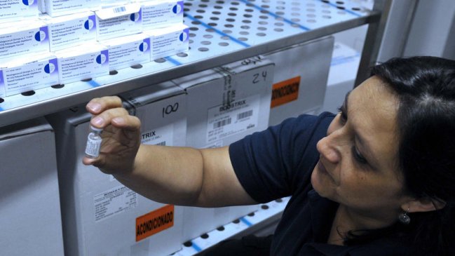 Minsal: 65 por ciento de la población objetiva vacunada contra la meningitis