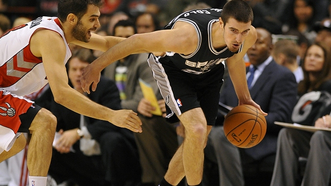 San Antonio Spurs batió ajustadamente a Memphis Grizzlies