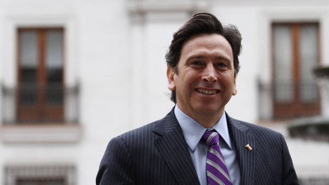 Golborne y caso Cencosud: Hay consentimiento del cliente al seguir usando el servicio