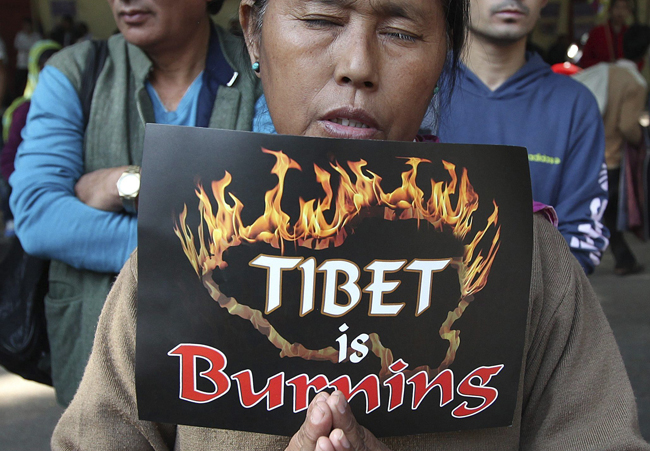 Ya son 77 los tibetanos muertos tras quemarse a lo bonzo desde 2009