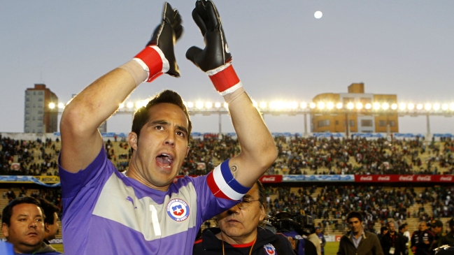 Claudio Bravo descartó tener problemas con Johnny Herrera