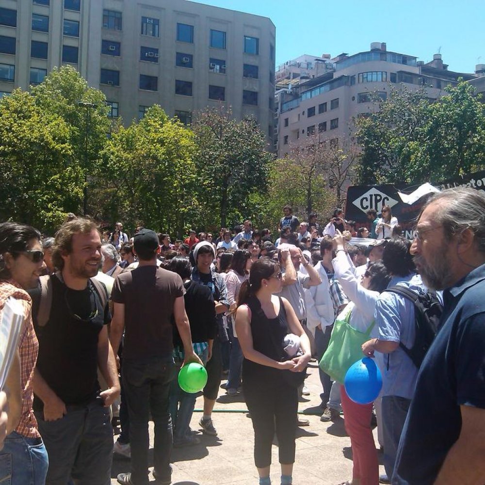 Científicos marchan en rechazo al traspaso de Conicyt al Ministerio de Economía