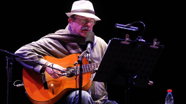Silvio Rodríguez recordó a víctimas de Juan Fernández en su show