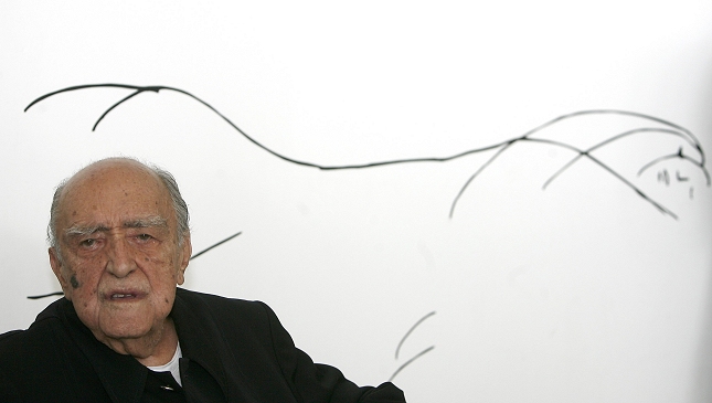 Cuerpo de Niemeyer fue embalsamado antes de partir a Brasilia