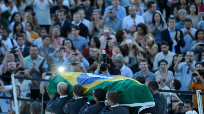 Velorio de Oscar Niemeyer fue abierto al público en Rio de Janeiro