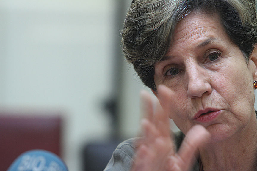 Senadora Allende rechazó violencia de guardias contra dirigente de Freirina