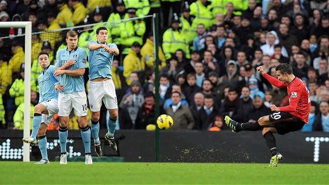 Van Persie le dió agónica victoria a Manchester United en el clásico ante M. City