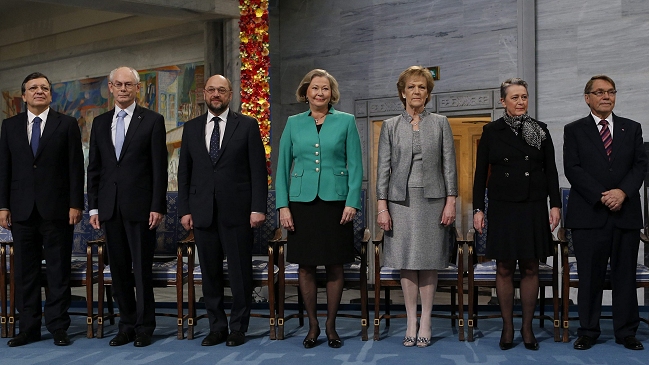UE recibió el Nobel de la Paz con defensa del euro