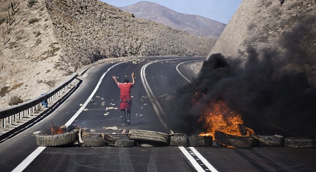 Habitantes de Freirina mantienen bloqueos: 