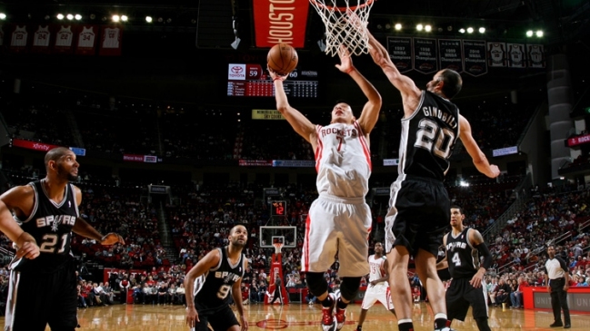 San Antonio Spurs mantuvo su inspiración en la NBA a costa de los Rockets