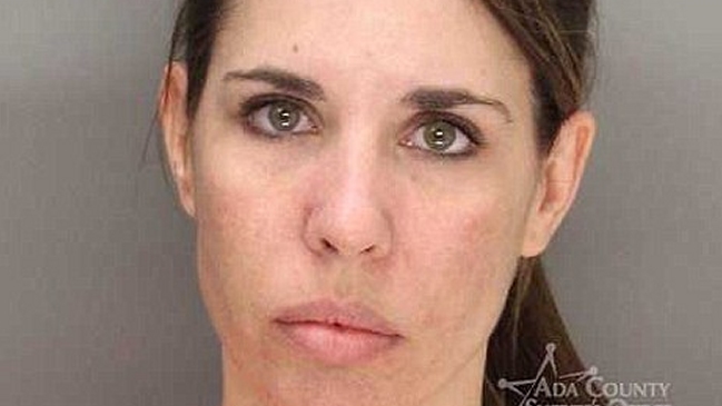 Mujer fue detenida por tener sexo con amigos de su hijo de 15 años en EE.UU.