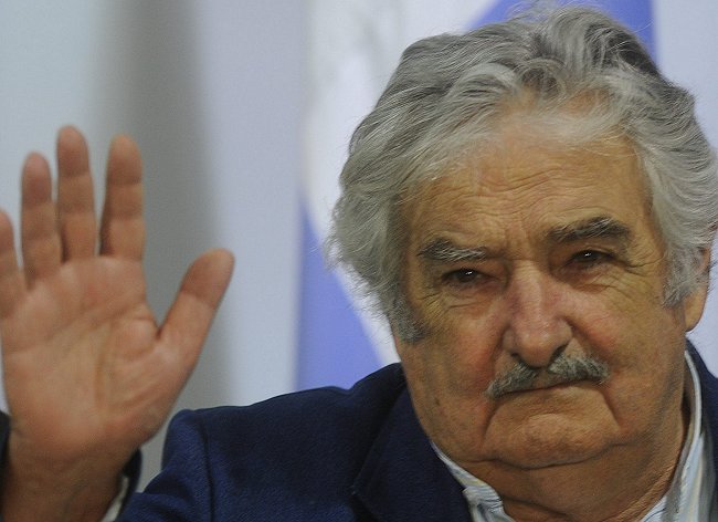 Mujica quiere viajar a Cuba para apoyar a Chávez