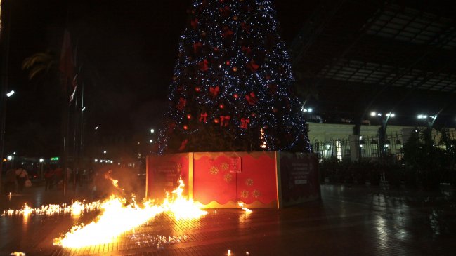 Alcalde de Estación Central repudió quema de árbol de Navidad