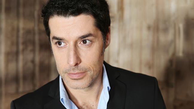 Francisco Pérez-Bannen firmó contrato por dos años con Canal 13