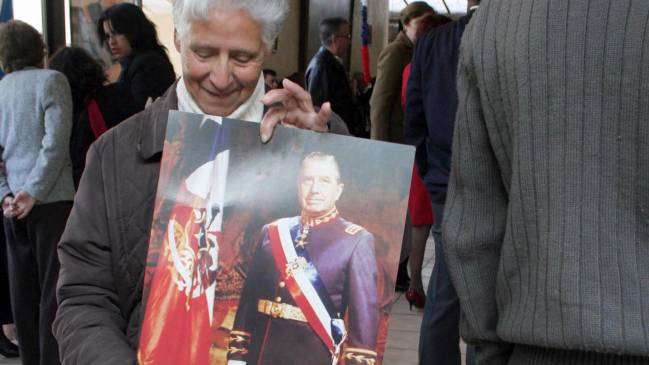 Periodista denunció robo de computador donde tenía investigación sobre la dictadura