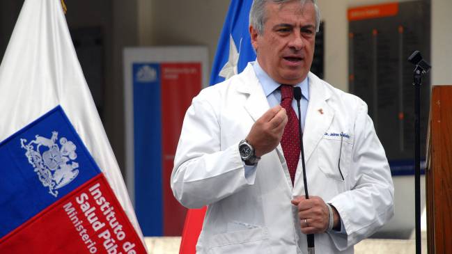 Mañalich llegó a visitar a las ex siamesas en Valparaíso