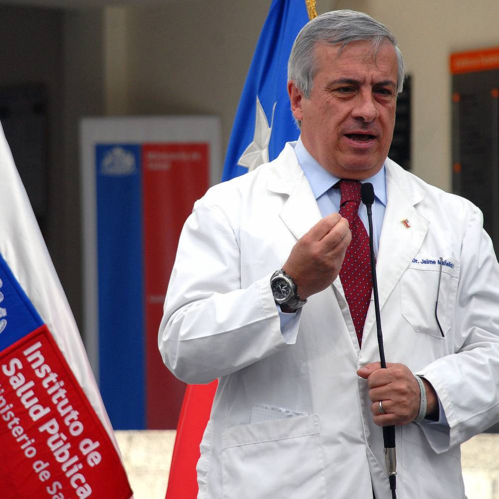 Mañalich llegó a visitar a las ex siamesas en Valparaíso