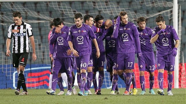 Fiorentina avanzó a cuartos de final de Copa Italia lamentando lesión de David Pizarro