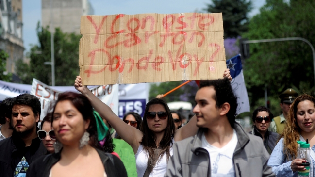 Estudiantes protestaron para que agilicen procesos contra U. del Mar y U. Pedro de Valdivia