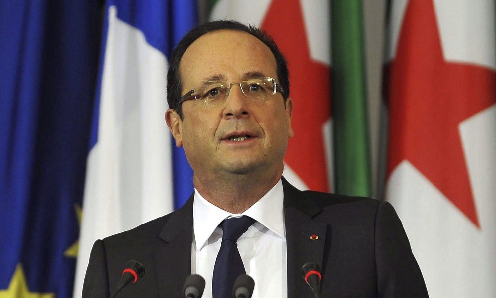 Hollande admitió en Argelia rasgos 
