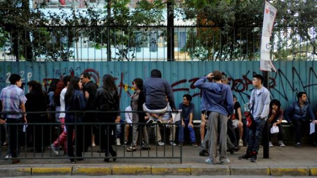 Crecimiento de la tasa de suicidio juvenil en Chile alerta a las autoridades