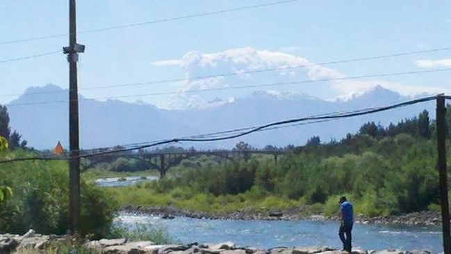 Pobladores de Neuquén autoevacuaron tras actividad del volcán Copahue