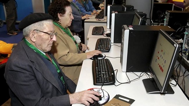 ¿Cómo ayudar a los abuelos a usar nuevas tecnologías?