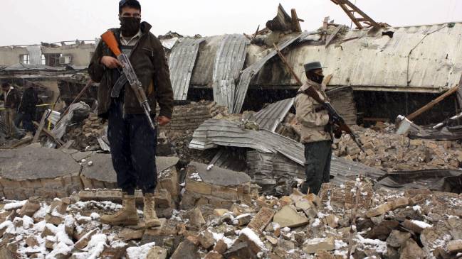 Mujer con uniforme de la policía afgana mató a estadounidense