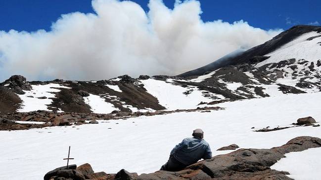 Autoridades argentinas montan plan preventivo de evacuación por volcán Copahue