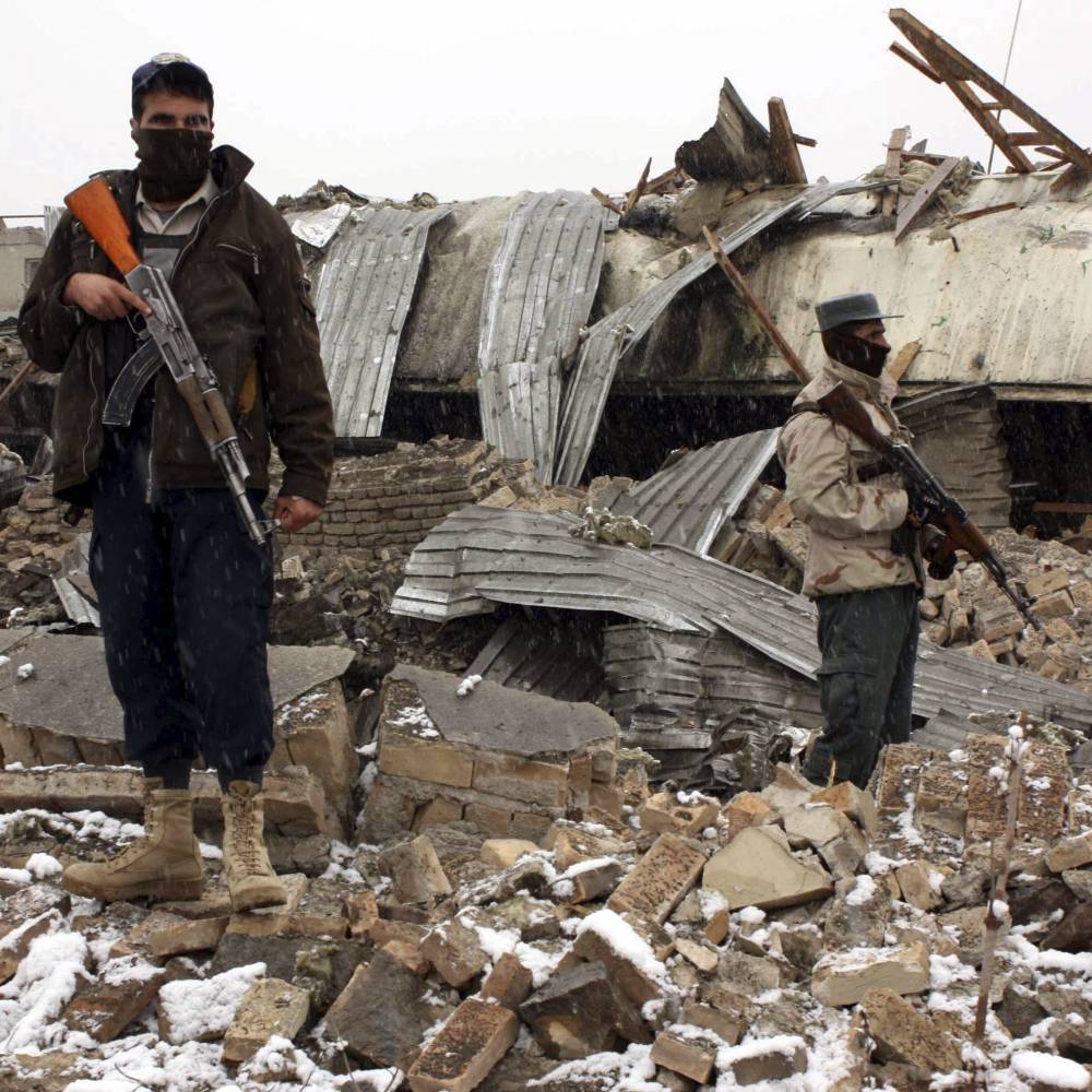 Mujer con uniforme de la policía afgana mató a estadounidense