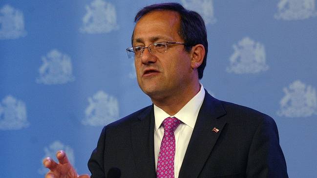 Beyer a los estudiantes de la U. del Mar: Tengan calma, no es un cierre inmediato