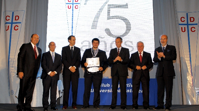 El atleta Joaquín Ballivian fue elegido como el mejor deportista de 2012 de la UC