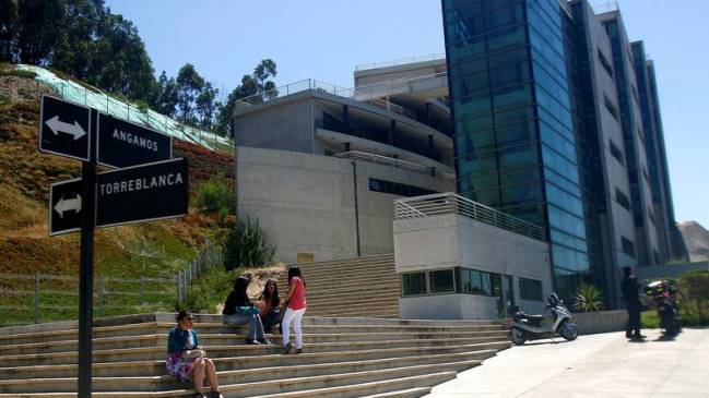 Rector de la U. del Mar acusó improvisación del ministro Beyer