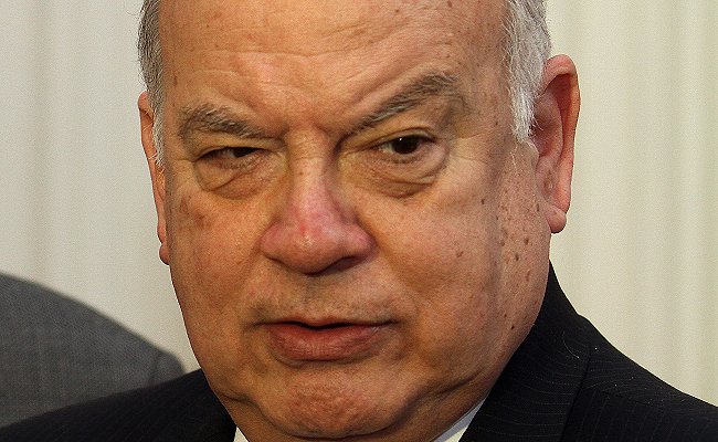 Insulza llega a Chile y podría definir candidatura senatorial