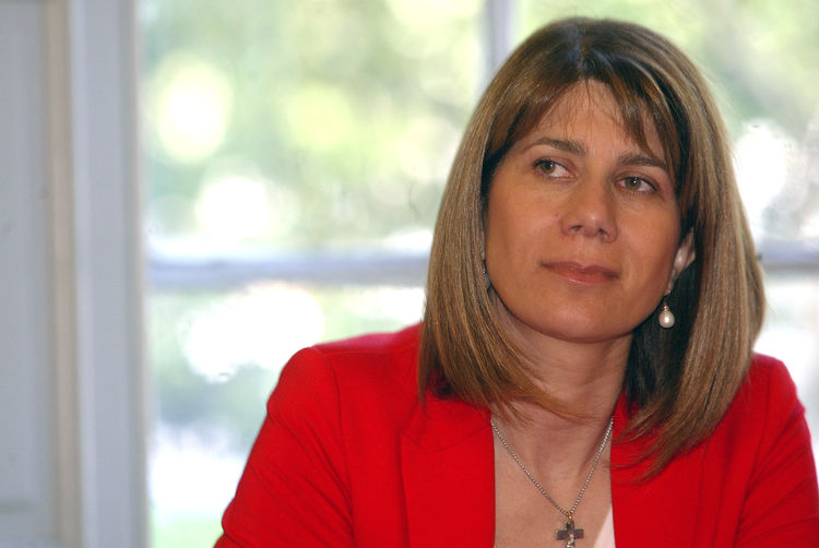 Senadora Ximena Rincón denunció despidos masivos en Municipalidad de Parral