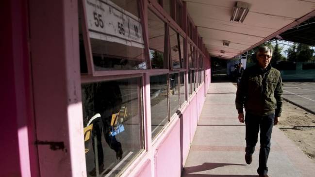 Apoderados se movilizaron por cierre de cuatro colegios municipales en La Florida