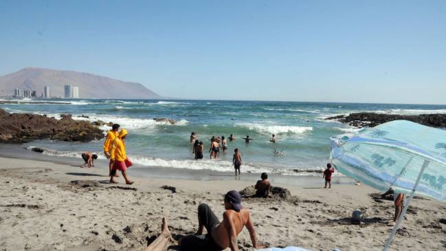 Dos personas murieron y otras dos están desaparecidas en playa de Tarapacá