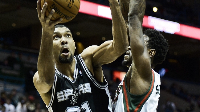 Tim Duncan comando sólido triunfo de los Spurs ante Milwaukee