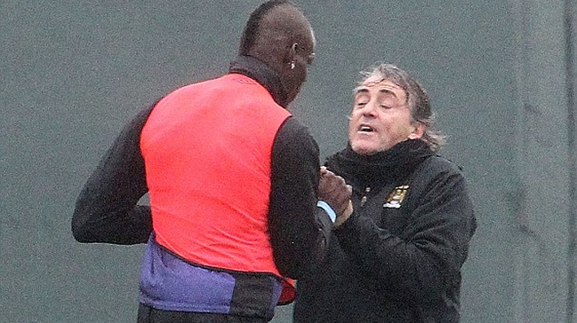 Balotelli y Mancini se enfrentaron en práctica de Manchester City