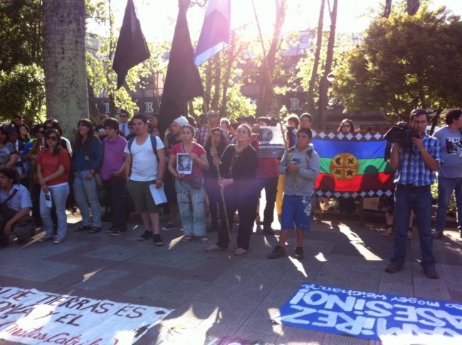 Con marchas en Temuco y Santiago conmemoran muerte de Matías Catrileo