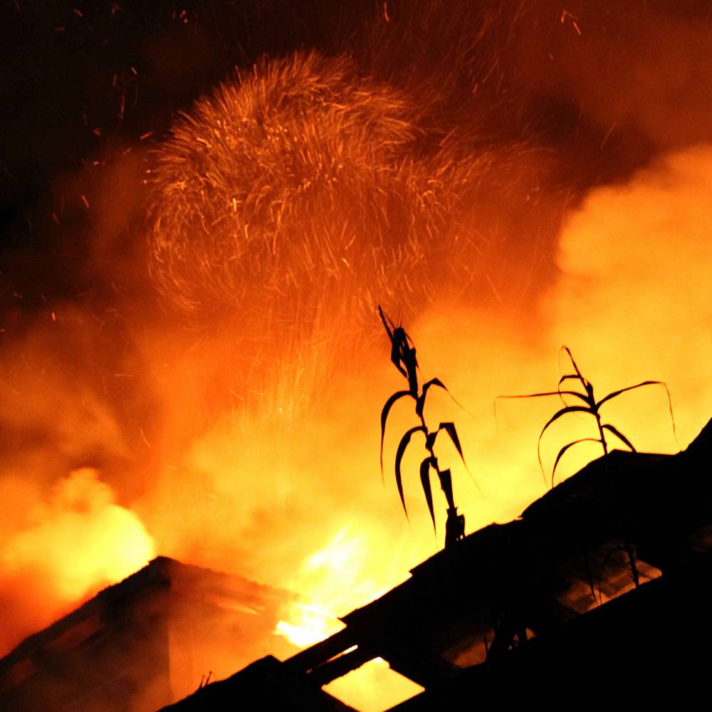 Incendio en Maipú destruyó 12 casas y dejó 40 damnificados