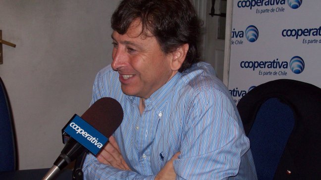 Golborne: La fuerza policial debe usar una fuerza equivalente a la cual son atacados