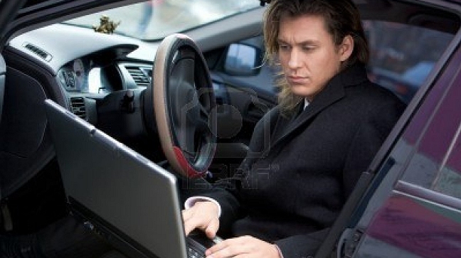 Los hombres guapos ganan más dinero que los feos en Australia