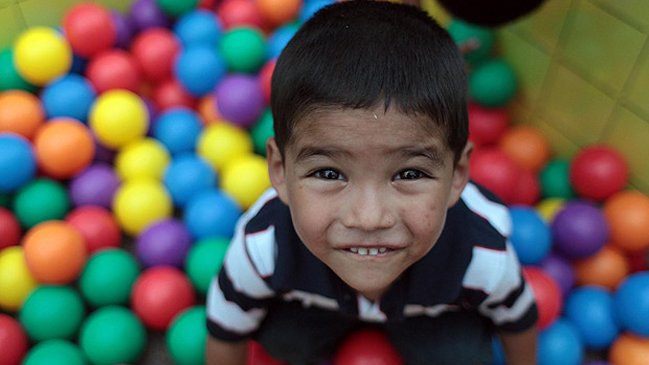 La crianza moderna perjudica el desarrollo mental y emocional de los niños, según estudio