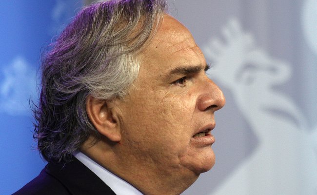 Diputados denunciaron a Chadwick ante la Fiscalía por 